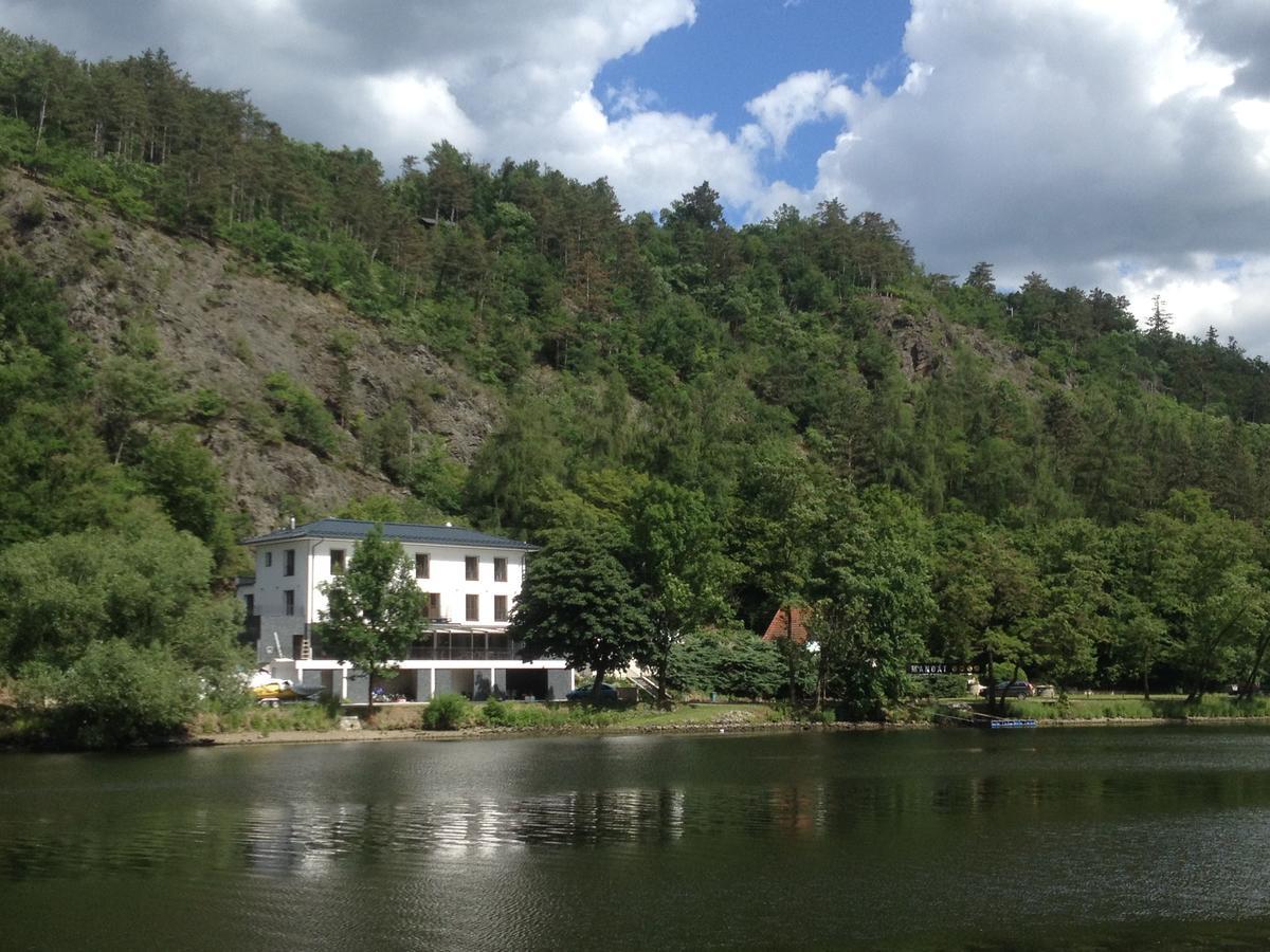 Hotel Mandat Hradistko  Exterior photo